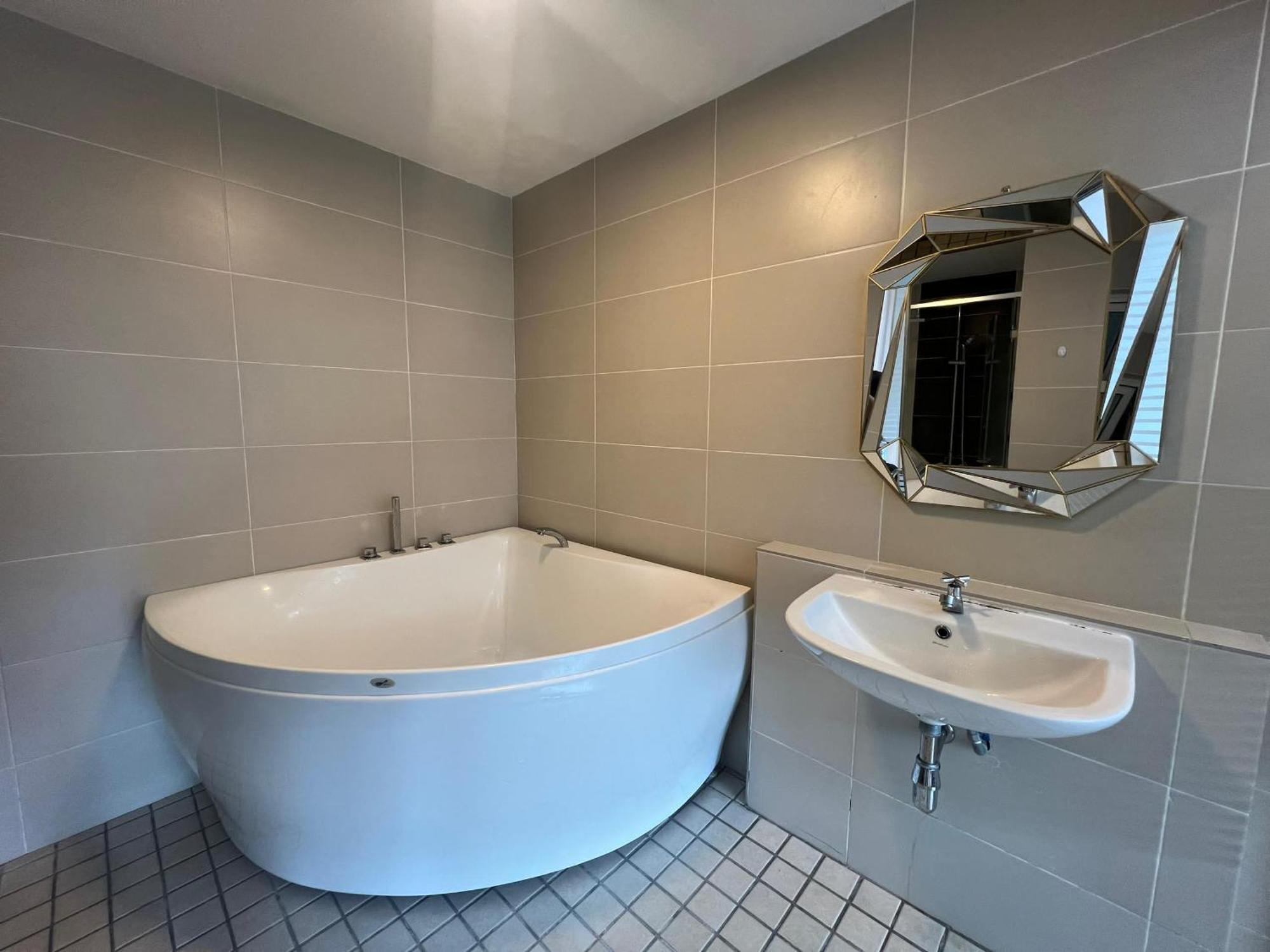 Haven Lakeside With Bathtub 9pax Pangsapuri